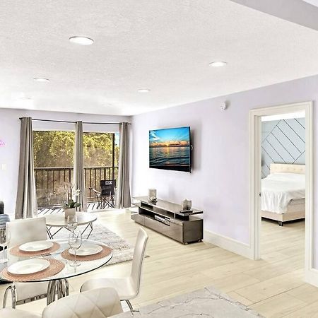 One Bedroom Steps Away From The Beach! 阳光岛滩 外观 照片