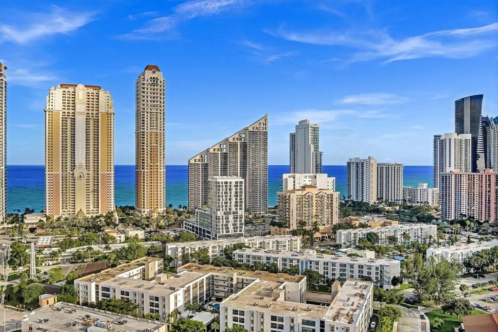 One Bedroom Steps Away From The Beach! 阳光岛滩 外观 照片