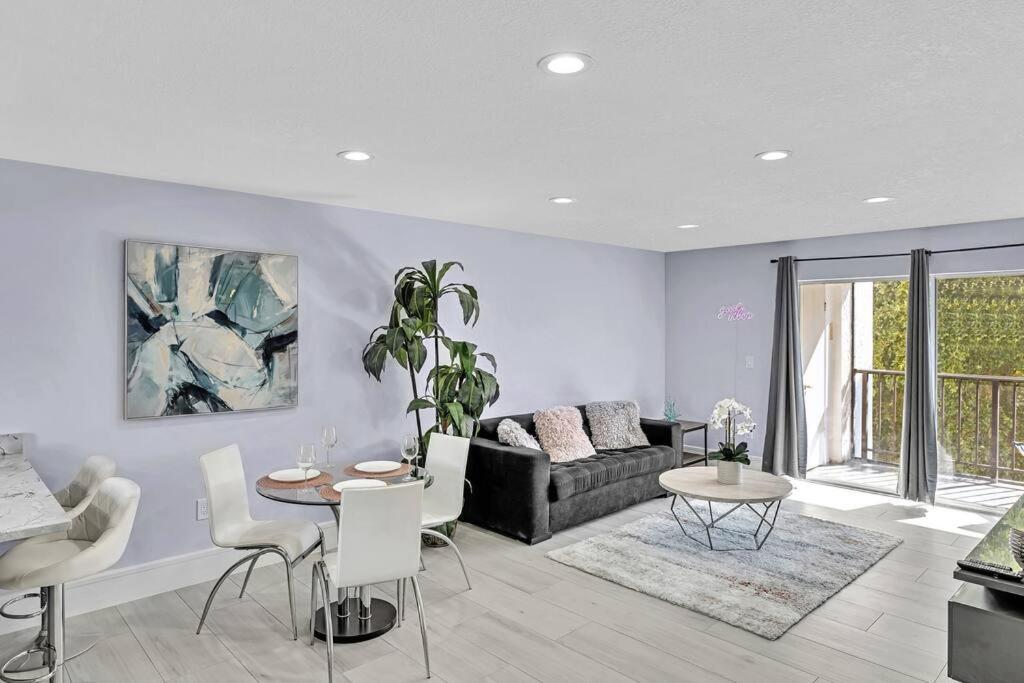 One Bedroom Steps Away From The Beach! 阳光岛滩 外观 照片
