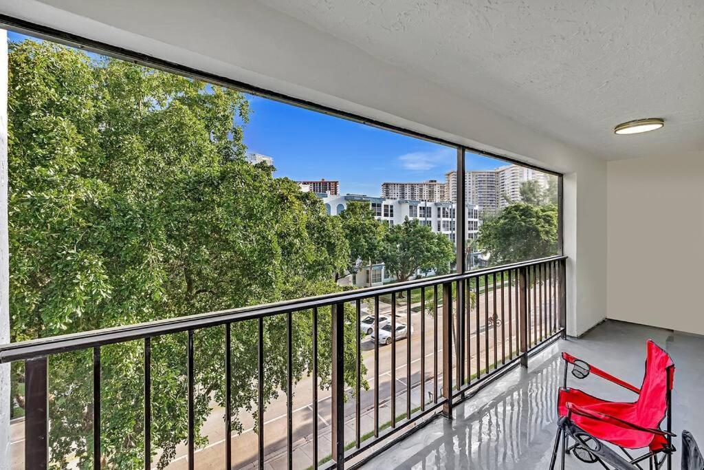 One Bedroom Steps Away From The Beach! 阳光岛滩 外观 照片