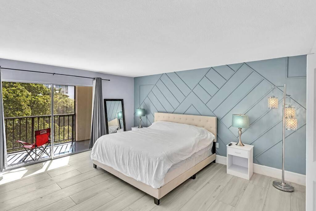 One Bedroom Steps Away From The Beach! 阳光岛滩 外观 照片